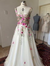 Load image into Gallery viewer, Floral Lace Tulle Wedding Gown
