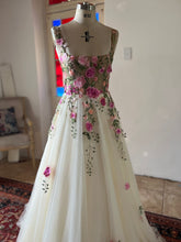Load image into Gallery viewer, Floral Lace Tulle Wedding Gown