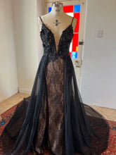 Load image into Gallery viewer, Black Fit & Flare chantilly lace dress