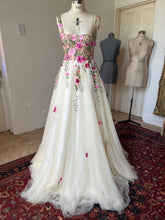 Load image into Gallery viewer, Floral Lace Tulle Wedding Gown
