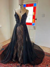 Load image into Gallery viewer, Black Fit & Flare chantilly lace dress