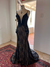 Load image into Gallery viewer, Black Fit &amp; Flare chantilly lace dress

