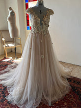 Load image into Gallery viewer, Dress Elisna

