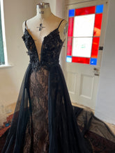 Load image into Gallery viewer, Black Fit &amp; Flare chantilly lace dress
