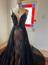 Load image into Gallery viewer, Black Fit &amp; Flare chantilly lace dress
