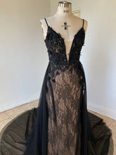 Load image into Gallery viewer, Black Fit &amp; Flare chantilly lace dress - DRESS RENTAL
